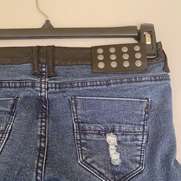 HIGHWAY JEANS Skinny Distressed Studs Size 5 Low Rise - Picture 1 of 5
